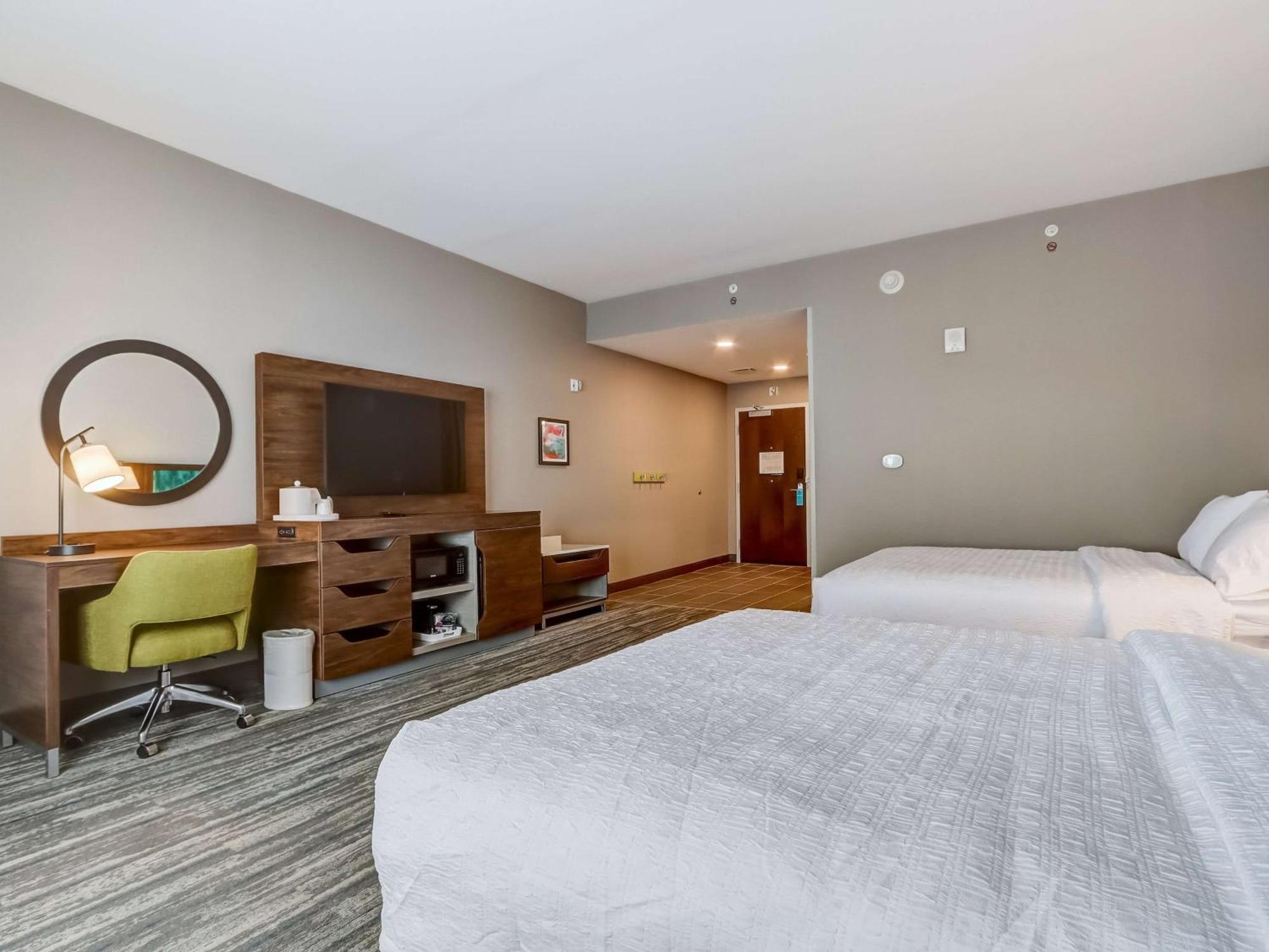 Hampton Inn & Suites Cincinnati Midtown Rookwood Exterior photo