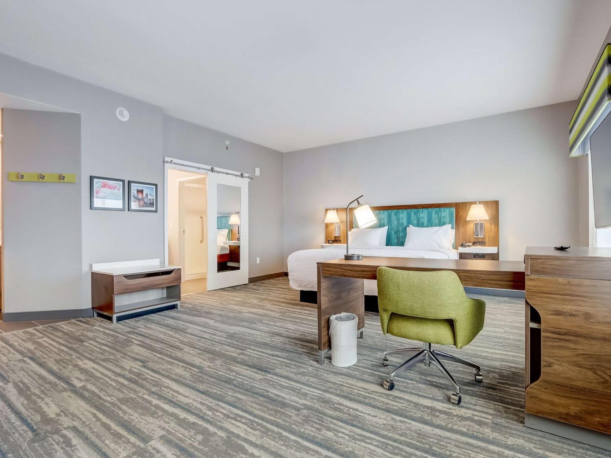 Hampton Inn & Suites Cincinnati Midtown Rookwood Exterior photo