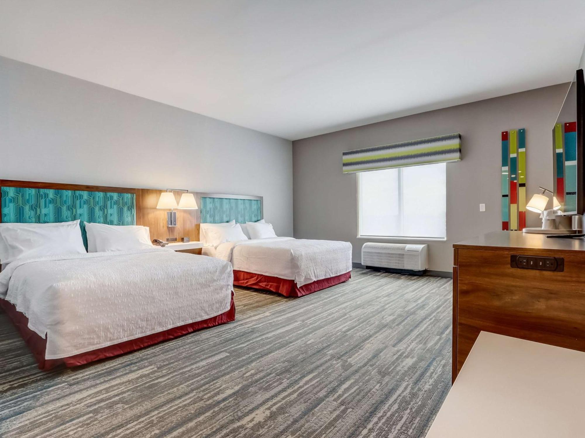 Hampton Inn & Suites Cincinnati Midtown Rookwood Exterior photo