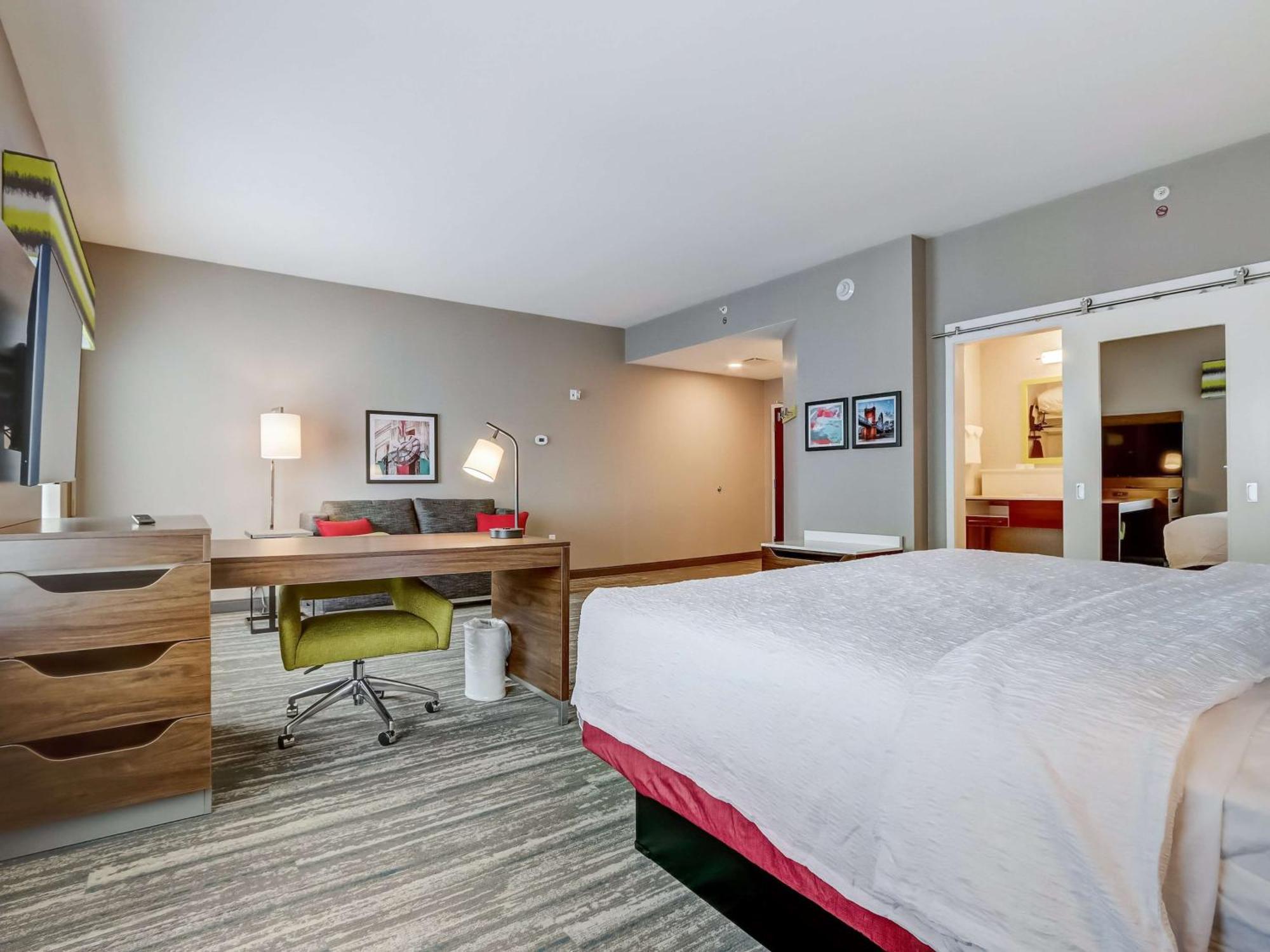Hampton Inn & Suites Cincinnati Midtown Rookwood Exterior photo