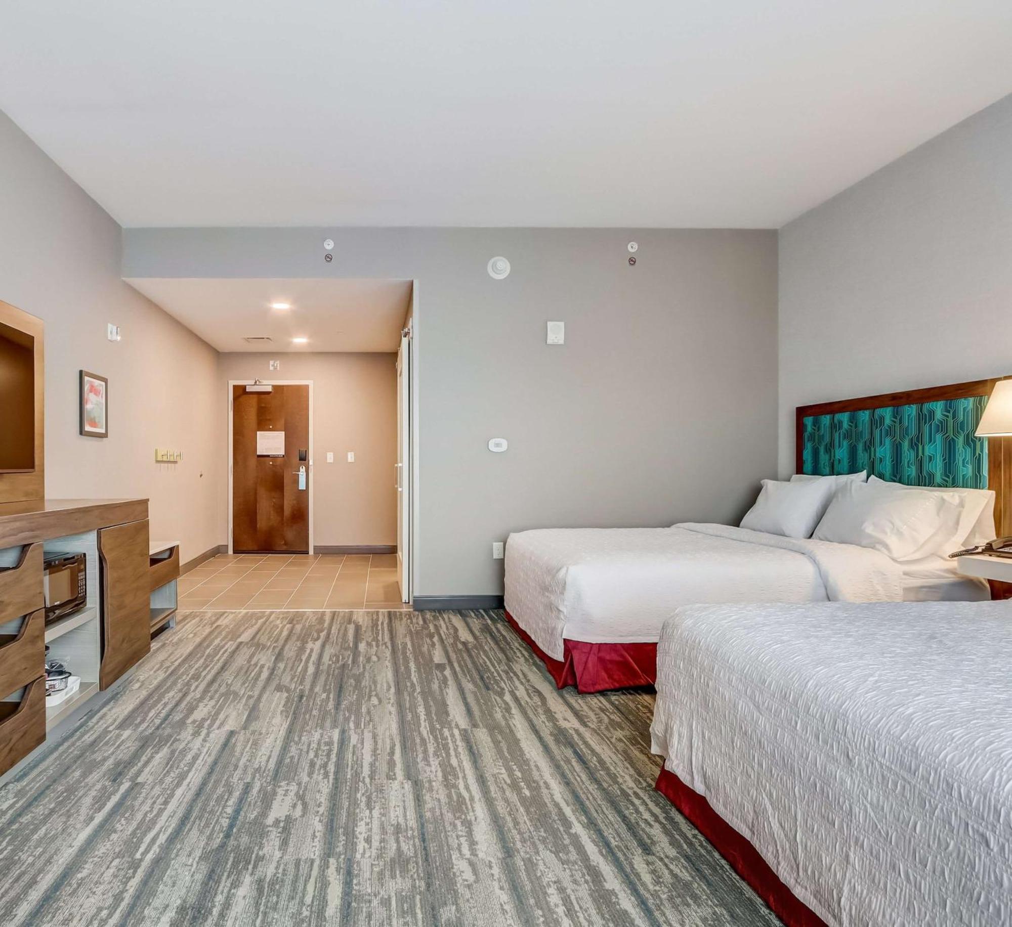 Hampton Inn & Suites Cincinnati Midtown Rookwood Exterior photo