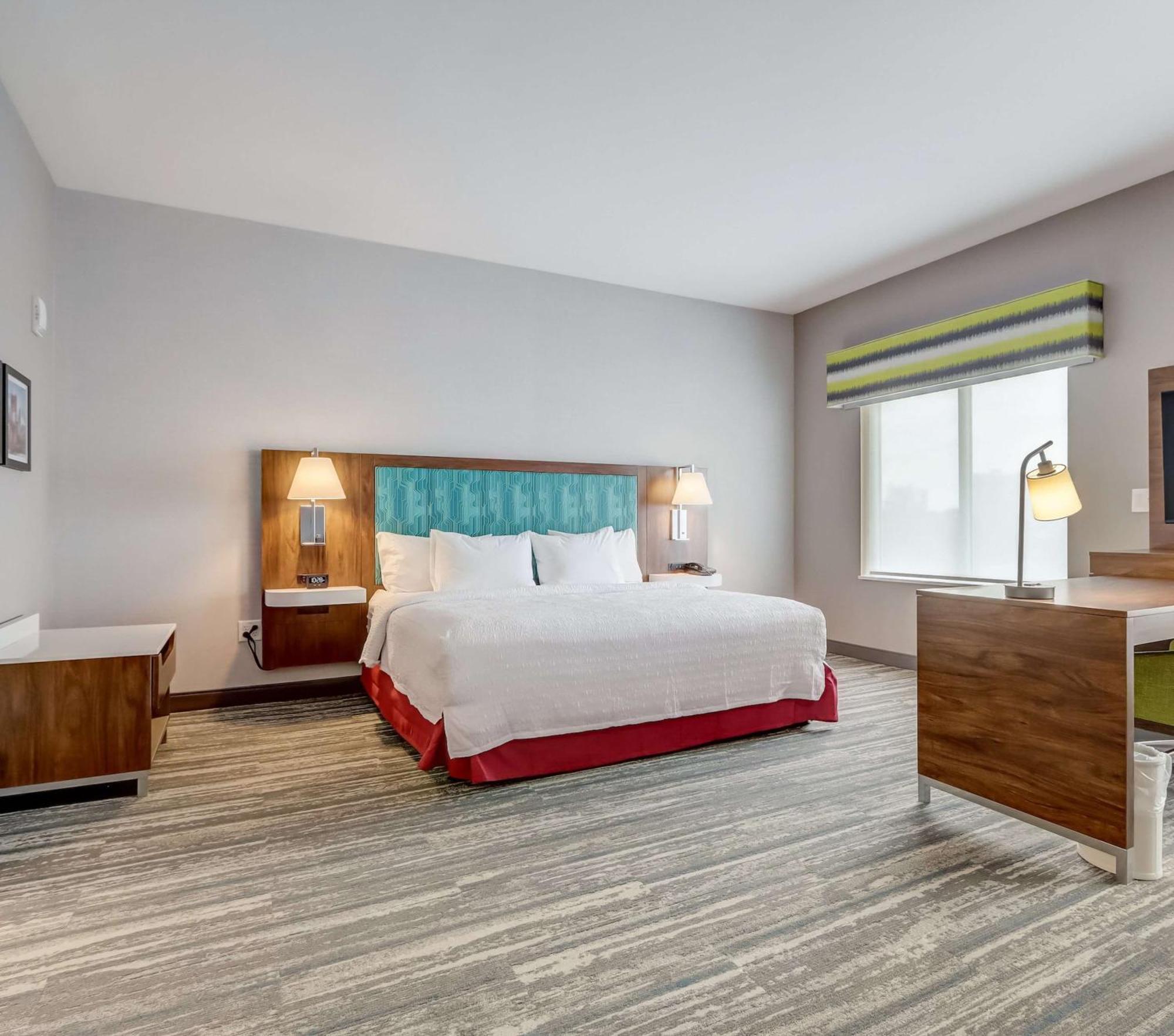 Hampton Inn & Suites Cincinnati Midtown Rookwood Exterior photo