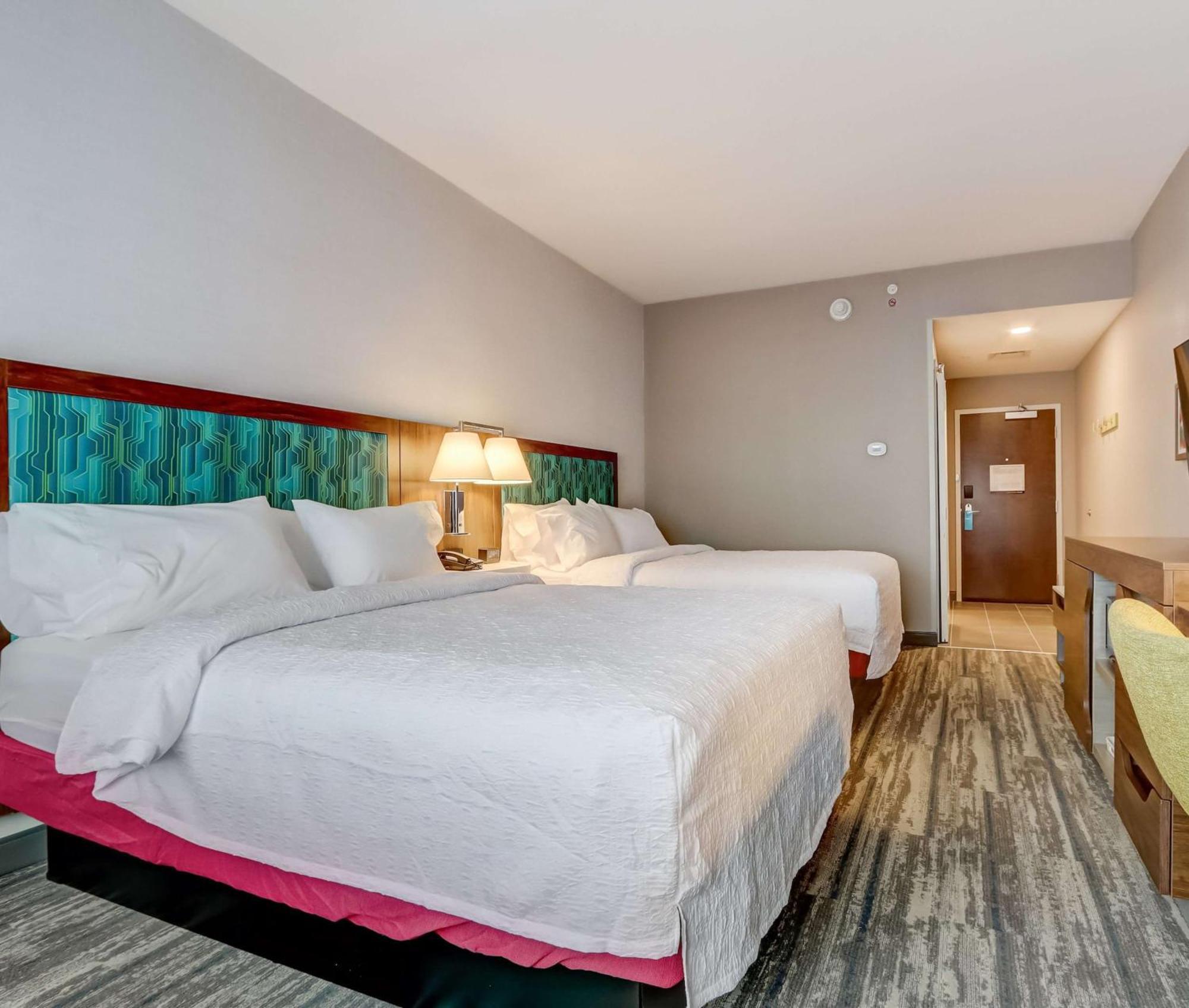 Hampton Inn & Suites Cincinnati Midtown Rookwood Exterior photo
