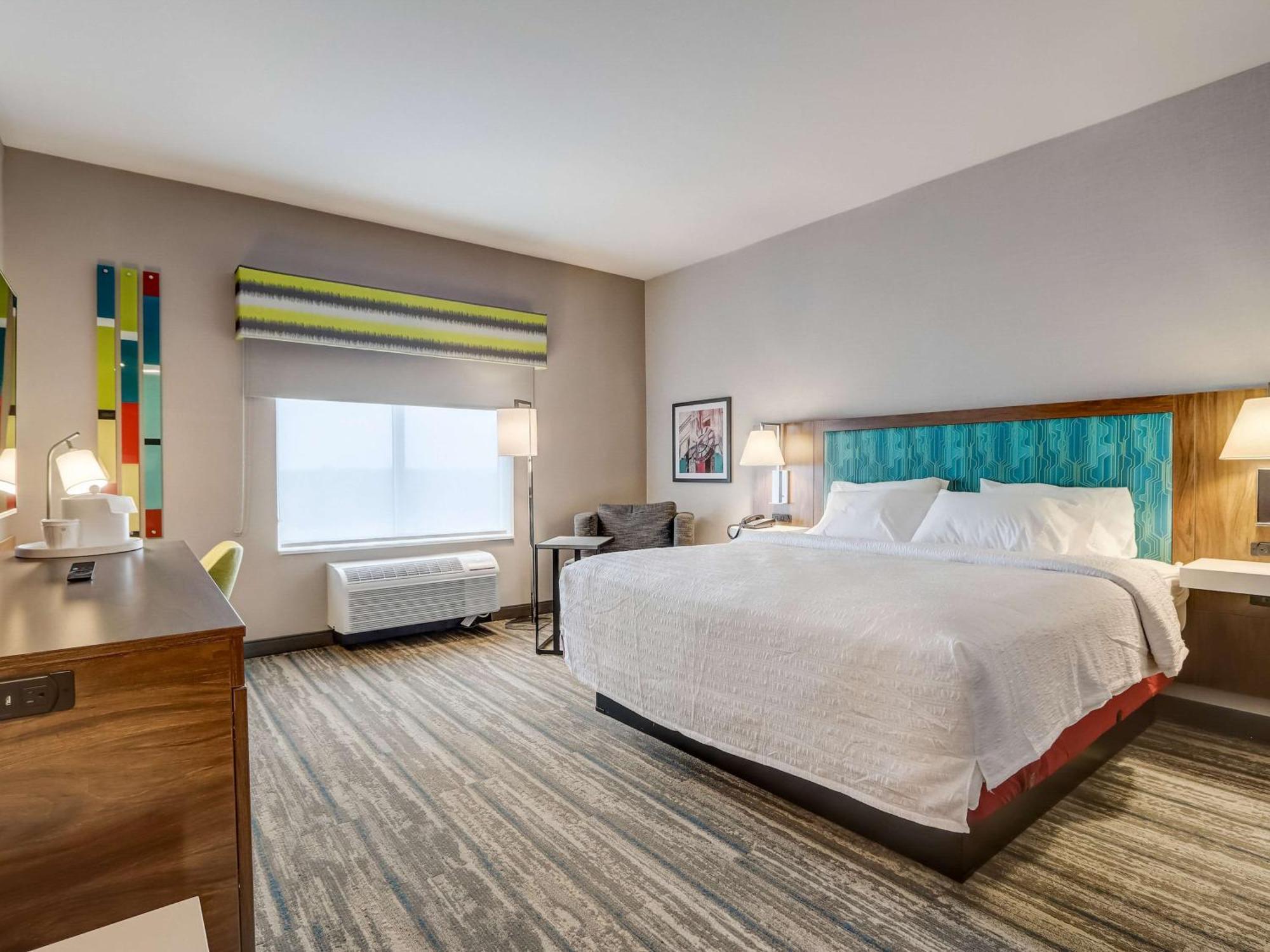 Hampton Inn & Suites Cincinnati Midtown Rookwood Exterior photo