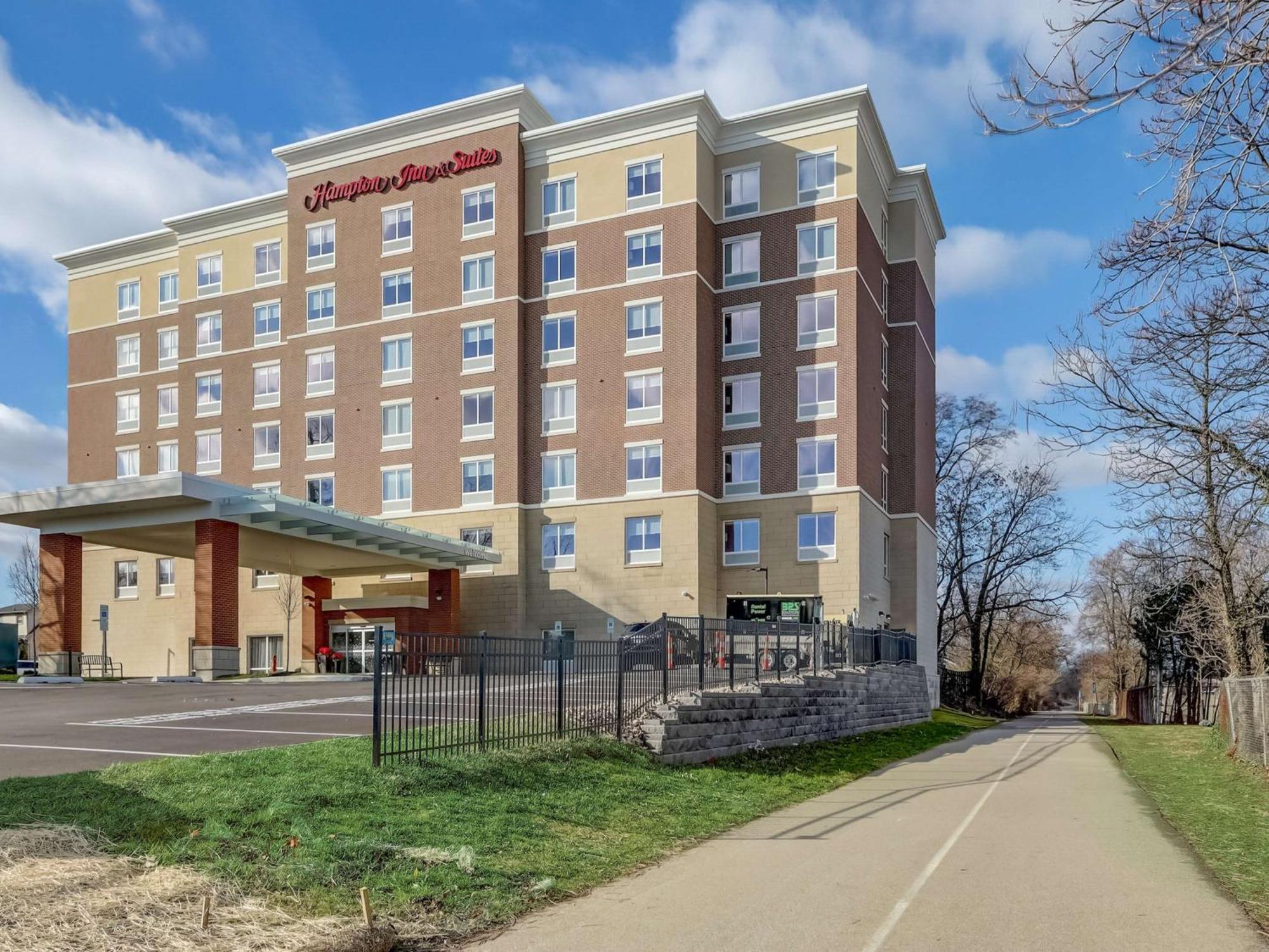 Hampton Inn & Suites Cincinnati Midtown Rookwood Exterior photo
